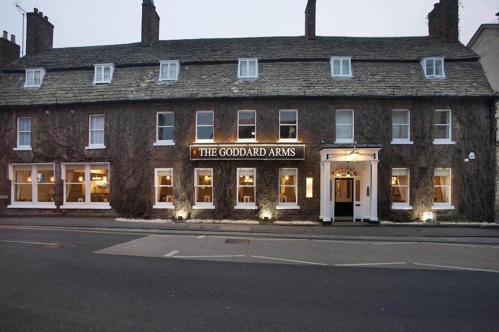Отель The Goddard Arms Суиндон Экстерьер фото