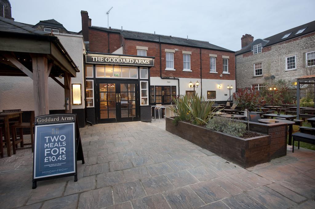 Отель The Goddard Arms Суиндон Экстерьер фото