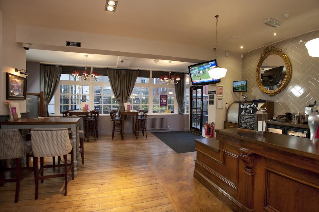 Отель The Goddard Arms Суиндон Экстерьер фото