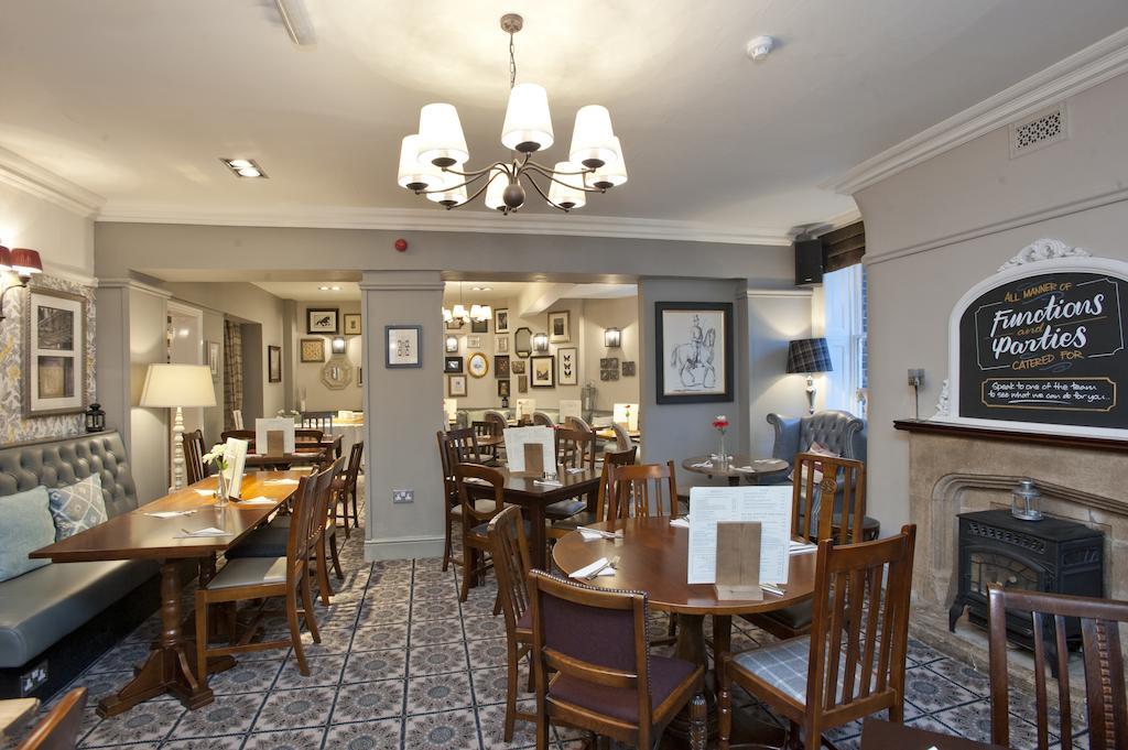 Отель The Goddard Arms Суиндон Экстерьер фото