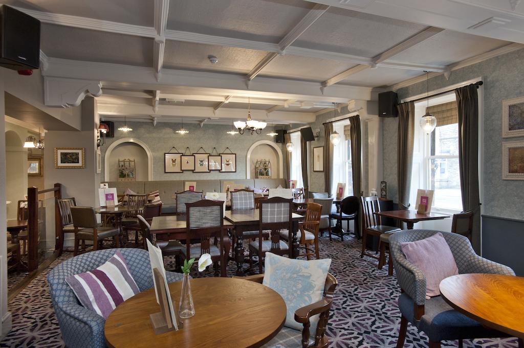 Отель The Goddard Arms Суиндон Экстерьер фото