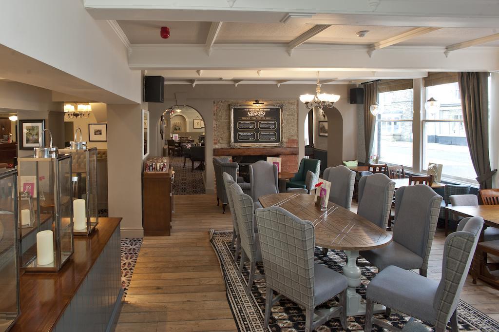 Отель The Goddard Arms Суиндон Экстерьер фото