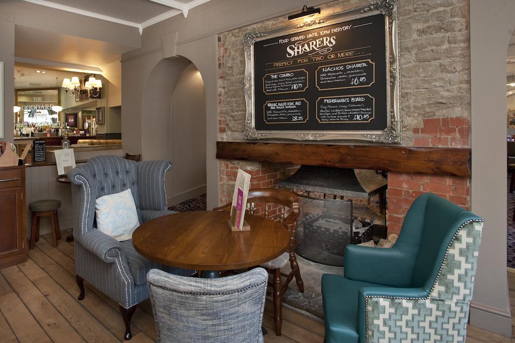 Отель The Goddard Arms Суиндон Экстерьер фото