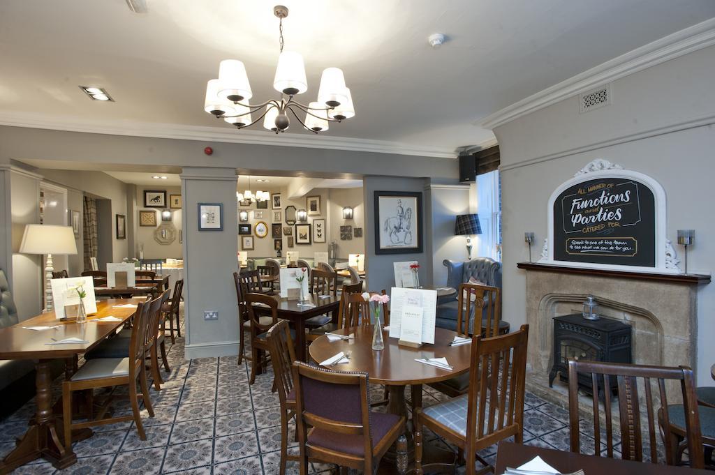 Отель The Goddard Arms Суиндон Экстерьер фото