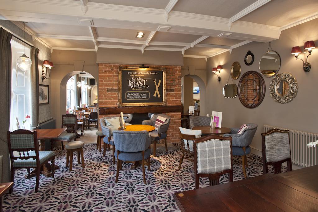 Отель The Goddard Arms Суиндон Экстерьер фото