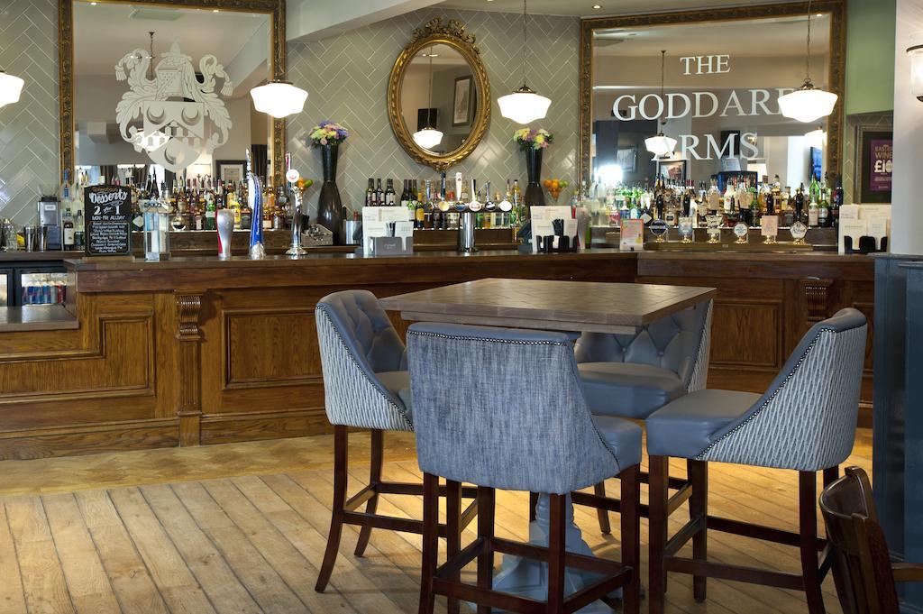 Отель The Goddard Arms Суиндон Экстерьер фото
