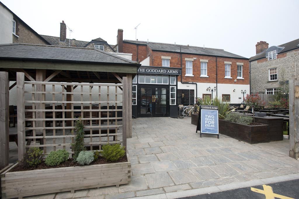 Отель The Goddard Arms Суиндон Экстерьер фото