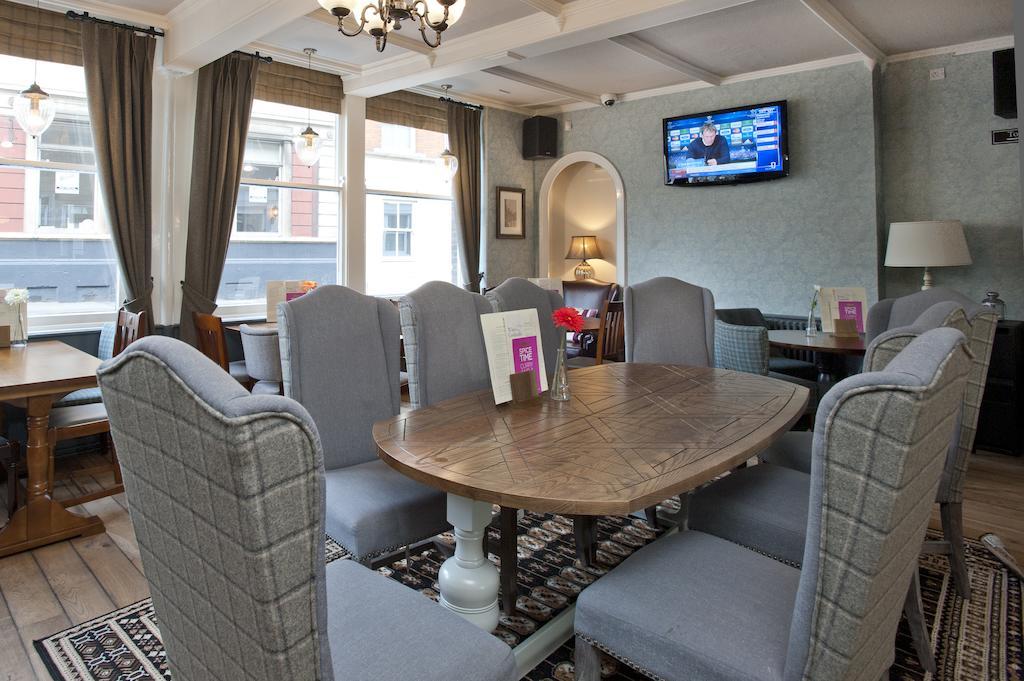 Отель The Goddard Arms Суиндон Экстерьер фото