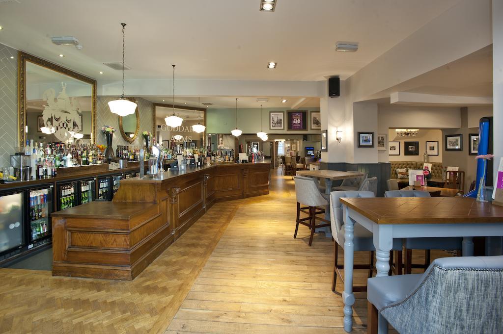 Отель The Goddard Arms Суиндон Экстерьер фото