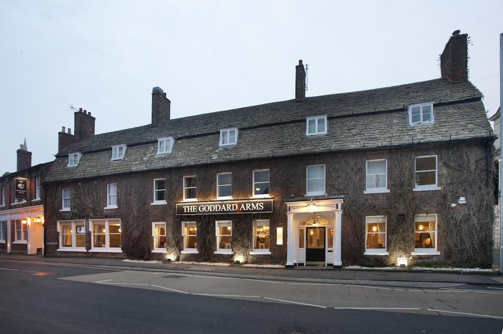 Отель The Goddard Arms Суиндон Экстерьер фото