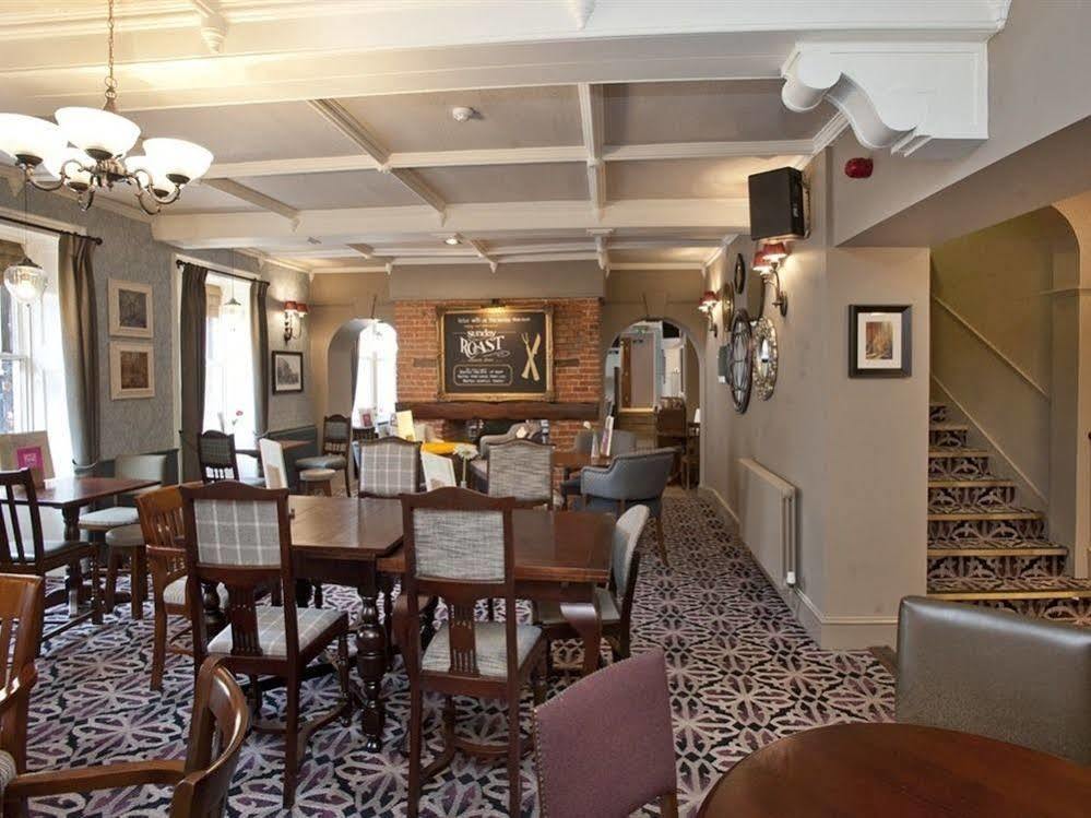 Отель The Goddard Arms Суиндон Экстерьер фото