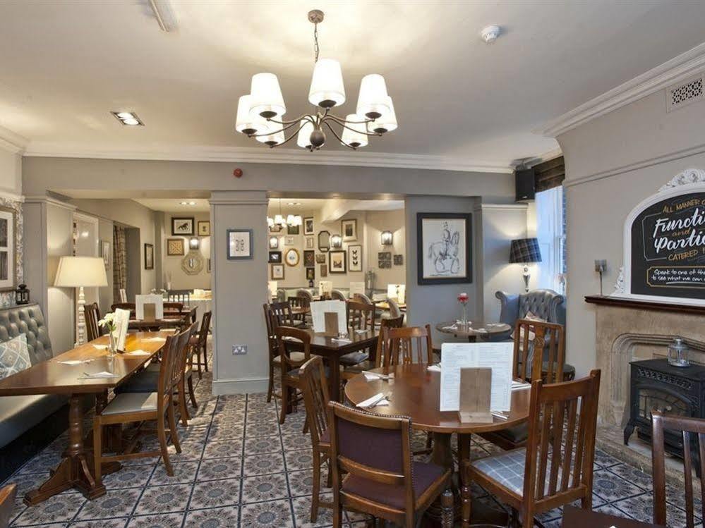 Отель The Goddard Arms Суиндон Экстерьер фото