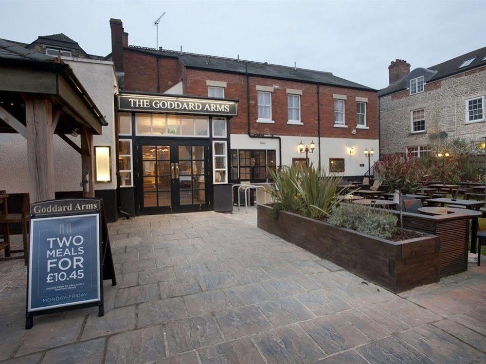 Отель The Goddard Arms Суиндон Экстерьер фото